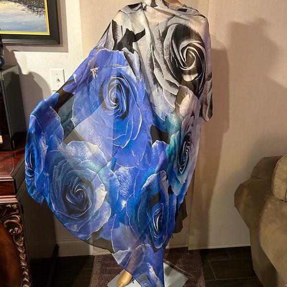 Vince Camuto blues, black and white silk scarf. So unique - Picture 4 of 8